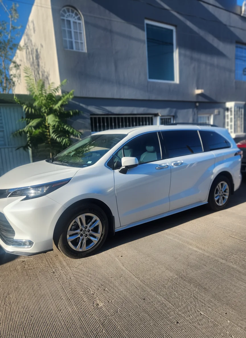 Autos seminuevos - Toyota Sienna 2022
