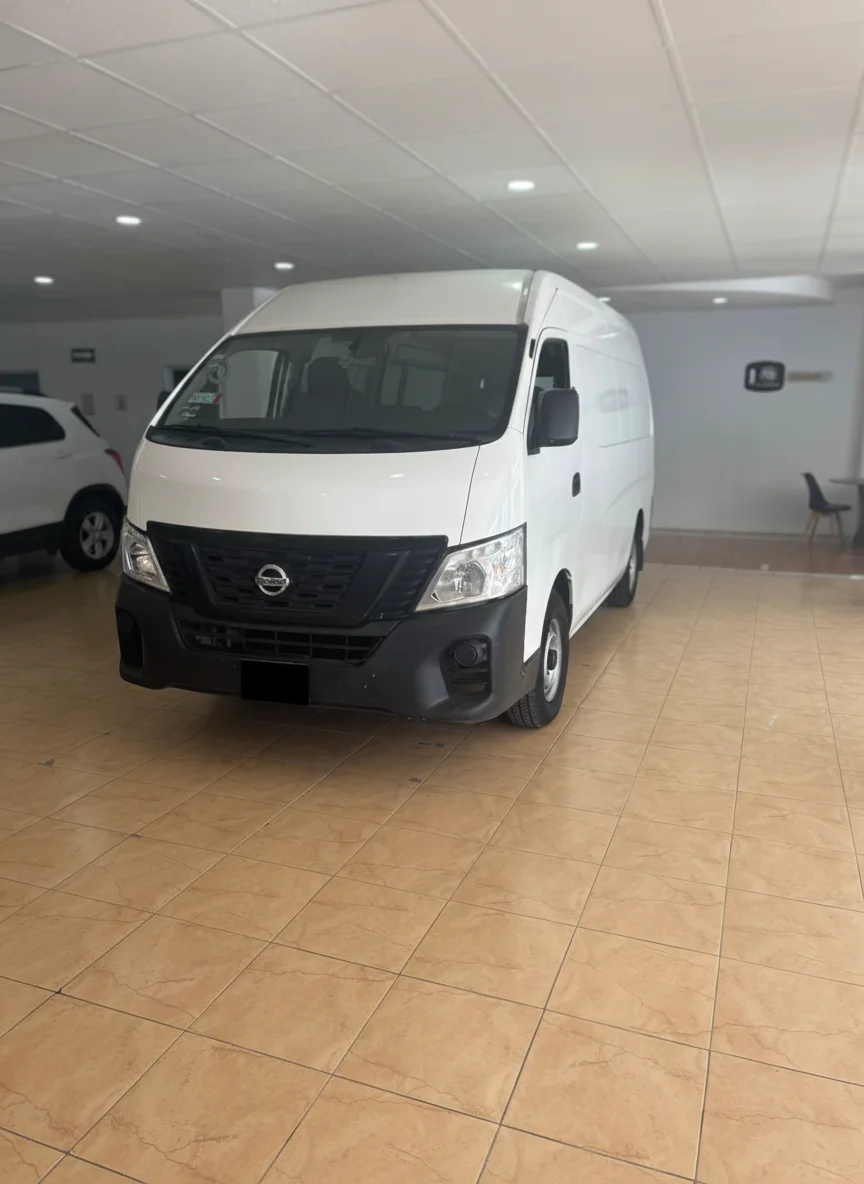 Autos seminuevos - Nissan Urvan 2021