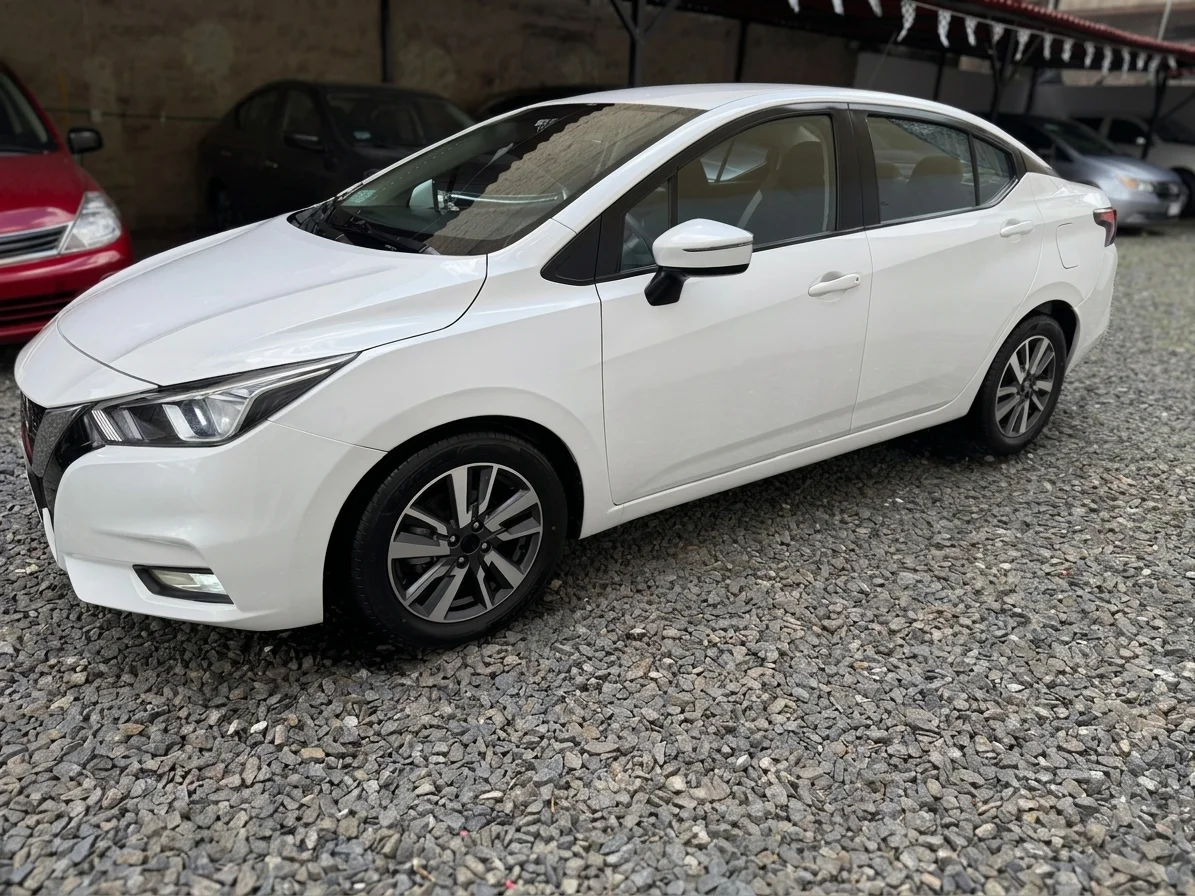 Autos seminuevos - Nissan Versa 2020