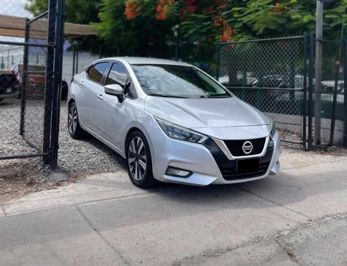 Autos seminuevos - Nissan Versa 2020