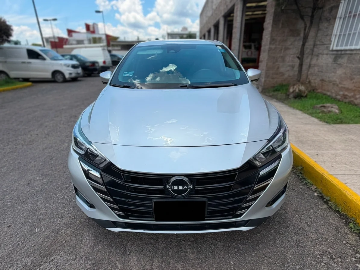 Autos seminuevos - Nissan Versa 2023