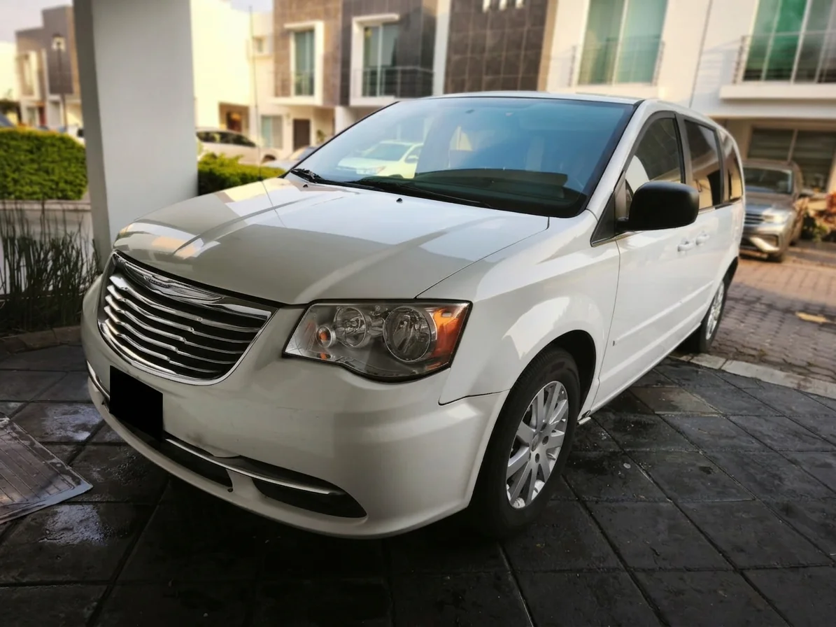 Autos seminuevos - Chrysler Town-country 2015