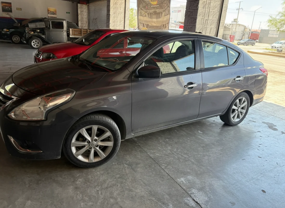 Autos seminuevos - Nissan Versa 2017