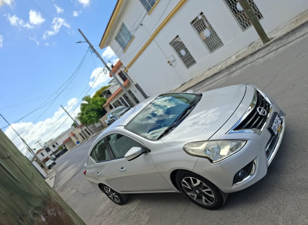Autos seminuevos - Nissan Versa 2018