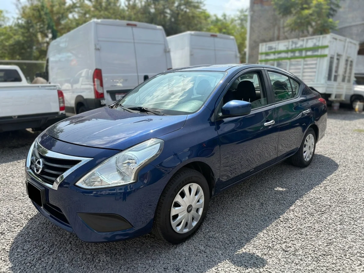 Autos seminuevos - Nissan Versa 2018