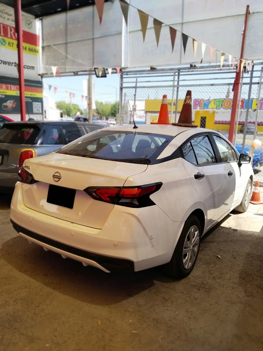 Autos seminuevos - Nissan Versa 2023